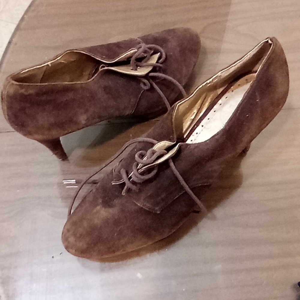 Brown suede platform pumps